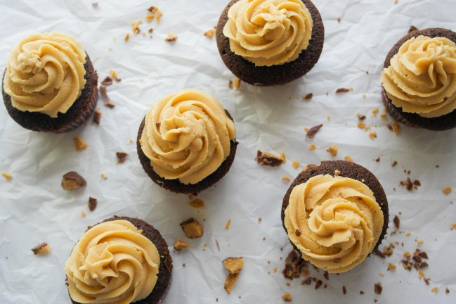 Peanut butter marshmallow fluff frosting