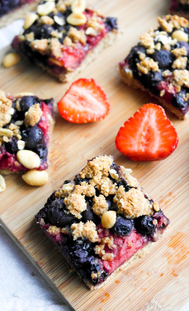Skinny Berry Crumble Bars